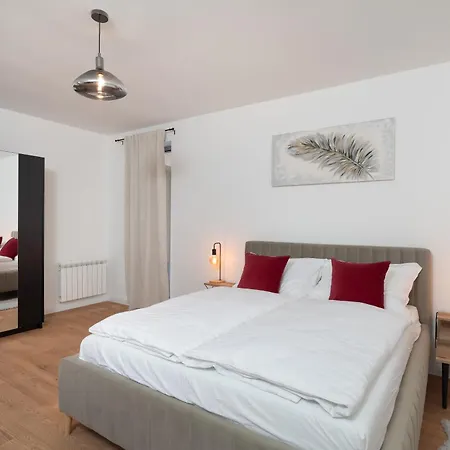 Granite - Cozy Center With Balcony Apartament *